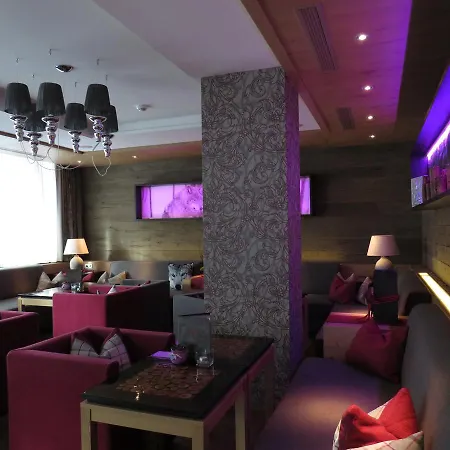 Hotel apartamentowy Wolfs Aparts + Ischgl